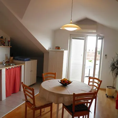 Trost 40